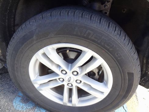 Used 2023 Ford Explorer XLT w/ Equipment Group 202A image 12