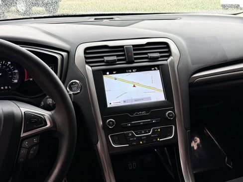 Used 2019 Ford Fusion SE FWD image 31