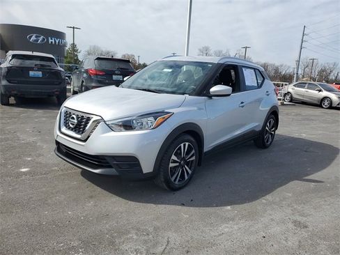 Used 2018 Nissan Kicks SV image 3