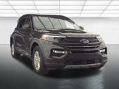 Used 2024 Ford Explorer XLT w/ Equipment Group 202A AWD/4WD image 12