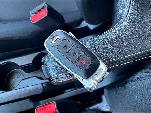 Used 2025 Nissan Kicks Play S image 32