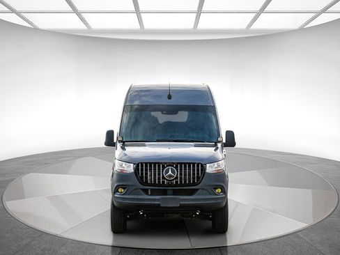 Used 2024 Mercedes-Benz Sprinter 2500 image 6