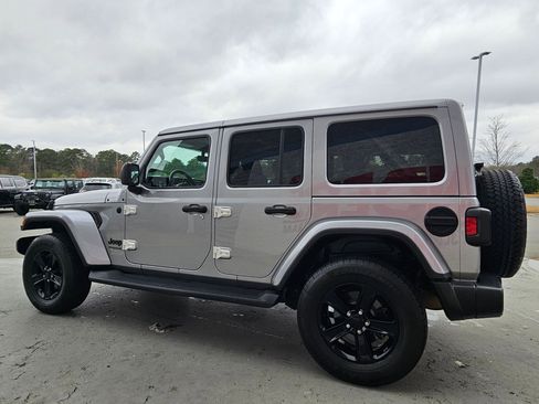 Used 2021 Jeep Wrangler Unlimited Sahara image 5