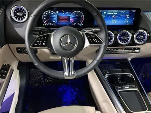Used 2025 Mercedes-Benz GLA 250 4MATIC image 23