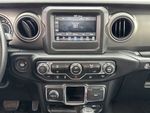 Used 2023 Jeep Wrangler Unlimited Sport image 17