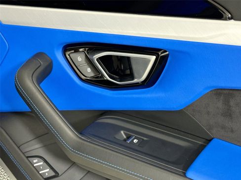 Used 2021 Lamborghini Urus image 35