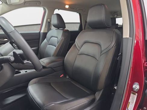Used 2023 Nissan Pathfinder SL w/ Black Appearance Package AWD/4WD image 14