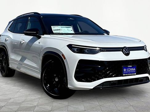 New 2026 Volkswagen Tiguan SE R-Line FWD image 1