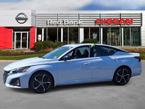 Used 2024 Nissan Altima 2.5 SR w/ SR Premium Package FWD image 6