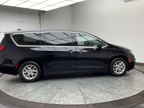 Used 2024 Chrysler Pacifica Touring-L image 39