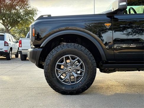 New 2025 Ford Bronco Badlands image 5