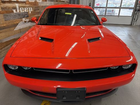 Used 2019 Dodge Challenger SXT image 7
