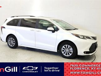 Used 2025 Toyota Sienna XLE FWD video 1