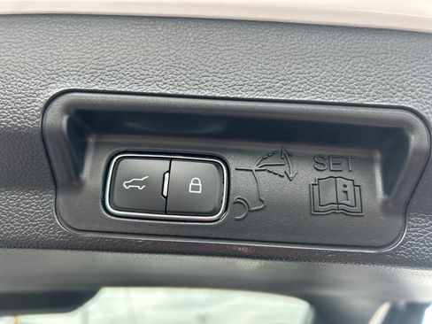 Used 2023 Ford Explorer XLT w/ Equipment Group 202A AWD/4WD image 17