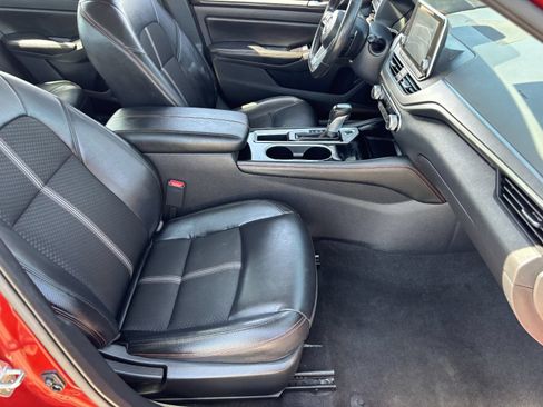 Used 2024 Nissan Altima 2.5 SR FWD image 12