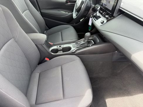 Used 2025 Toyota Corolla LE FWD image 29
