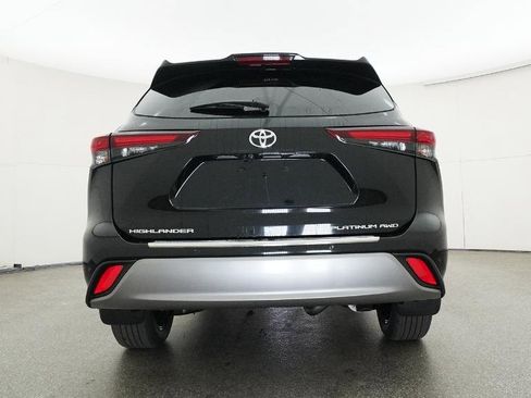 New 2026 Toyota Highlander Platinum AWD/4WD image 4