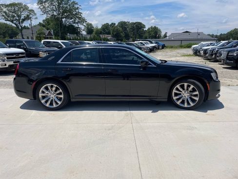 Used 2017 Chrysler 300 Limited RWD image 11
