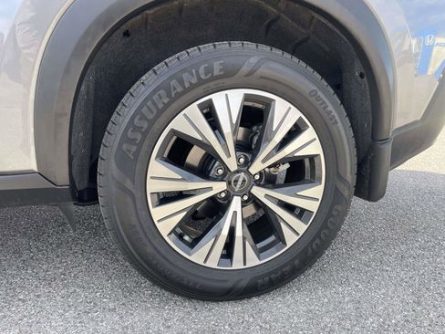 Used 2023 Nissan Rogue SV image 7