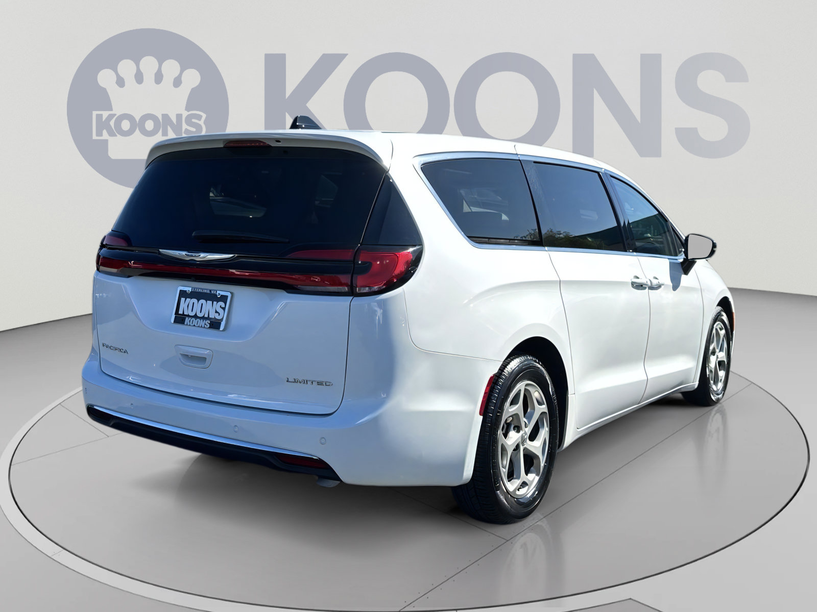 Used 2024 Chrysler Pacifica Limited FWD image 11