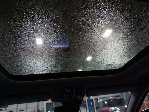 Used 2021 Jeep Grand Cherokee L Limited w/ Luxury Tech Group II image 14