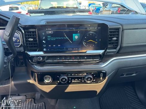 Used 2023 Chevrolet Silverado 1500 LT AWD/4WD image 8