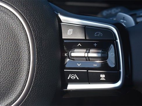 New 2026 Kia Carnival EX image 28