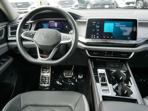 Used 2025 Volkswagen Atlas Peak Edition SE AWD/4WD image 16