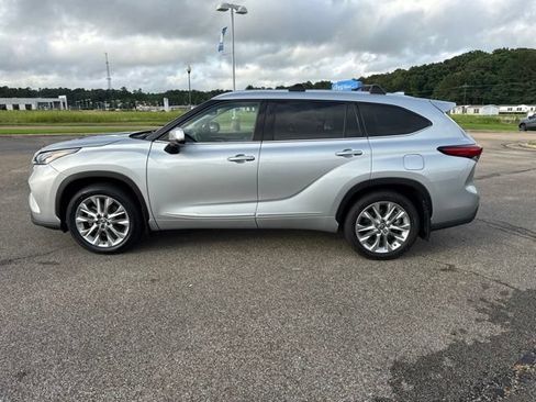 Used 2022 Toyota Highlander Limited FWD image 8