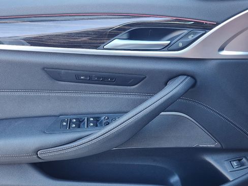 Used 2023 BMW 530e xDrive image 24