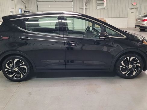 Used 2023 Chevrolet Bolt LT image 9