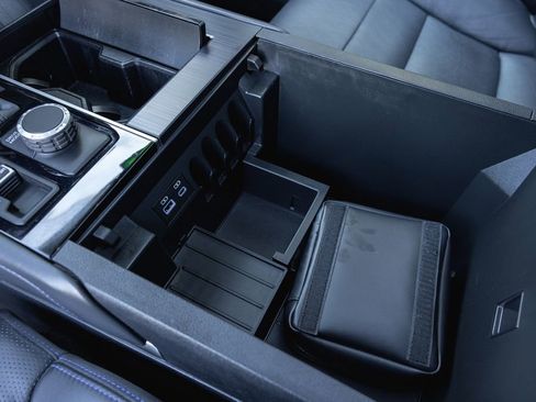 Used 2023 Toyota Tundra Platinum image 23