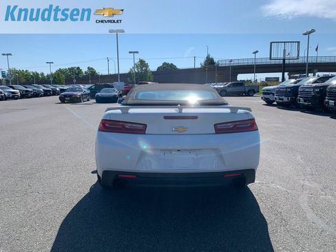 Used 2018 Chevrolet Camaro LT RWD image 6