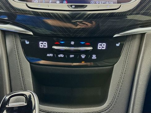Used 2020 Cadillac XT6 Premium Luxury w/ LPO, Floor Liner Package image 15