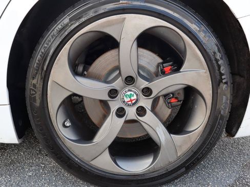 Used 2018 Alfa Romeo Giulia RWD image 30