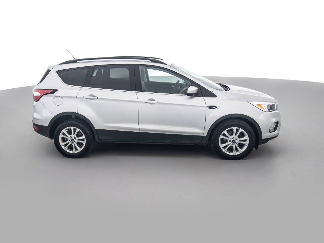 Used 2018 Ford Escape SE FWD image 4