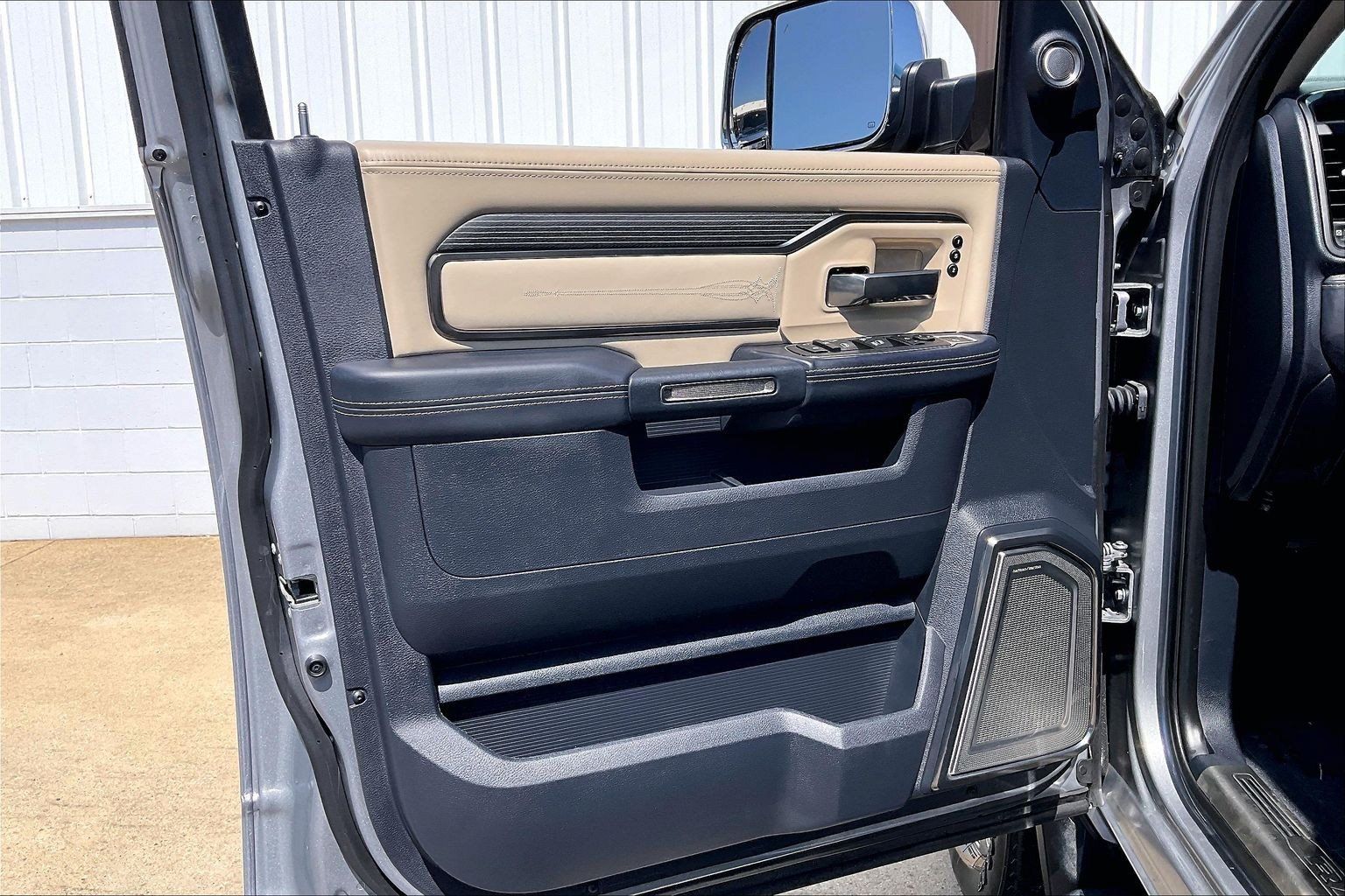 Used 2022 RAM 2500 Limited AWD/4WD image 27