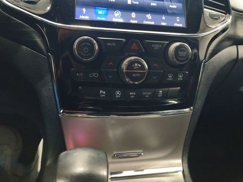Used 2019 Jeep Grand Cherokee Altitude AWD/4WD image 16