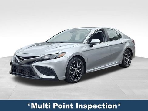 Used 2023 Toyota Camry SE image 4