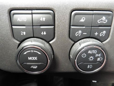Used 2024 Chevrolet Silverado 1500 High Country w/ Technology Package AWD/4WD image 7