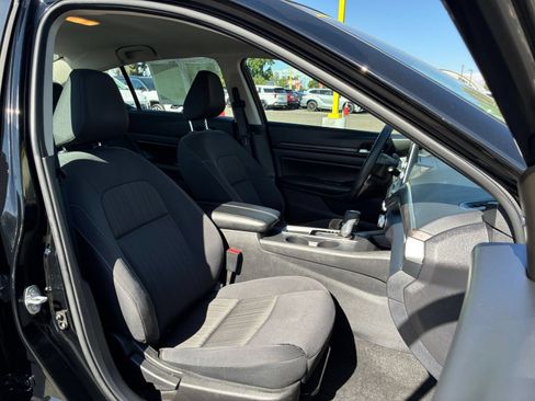 Used 2025 Nissan Altima 2.5 SV FWD image 35