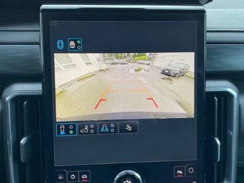 Used 2025 GMC Acadia Elevation image 33