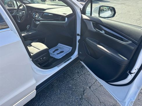 Used 2025 Cadillac XT6 Premium Luxury w/ Technology Package image 32