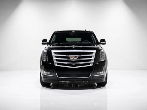 Used 2018 Cadillac Escalade Luxury AWD/4WD image 2