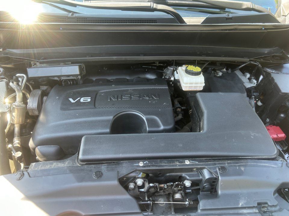 Used 2019 Nissan Pathfinder Platinum AWD/4WD image 16