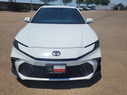 Used 2025 Toyota Camry SE w/ Convenience Package FWD image 3