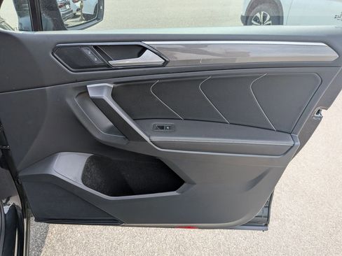 Used 2024 Volkswagen Tiguan SE R-Line image 32