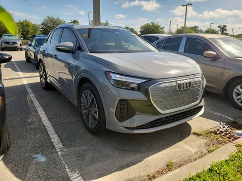 Used 2023 Audi Q4 e-tron Premium Plus RWD image 3