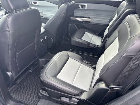 Used 2023 Ford Explorer XLT w/ Equipment Group 202A image 10