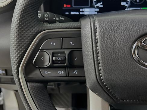 Used 2025 Toyota Tundra Limited image 19